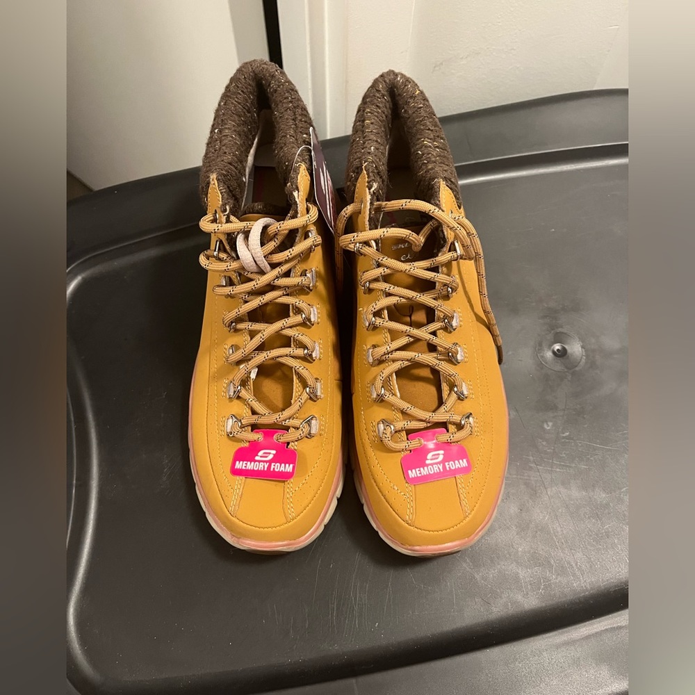Skechers Memory Foam boots
